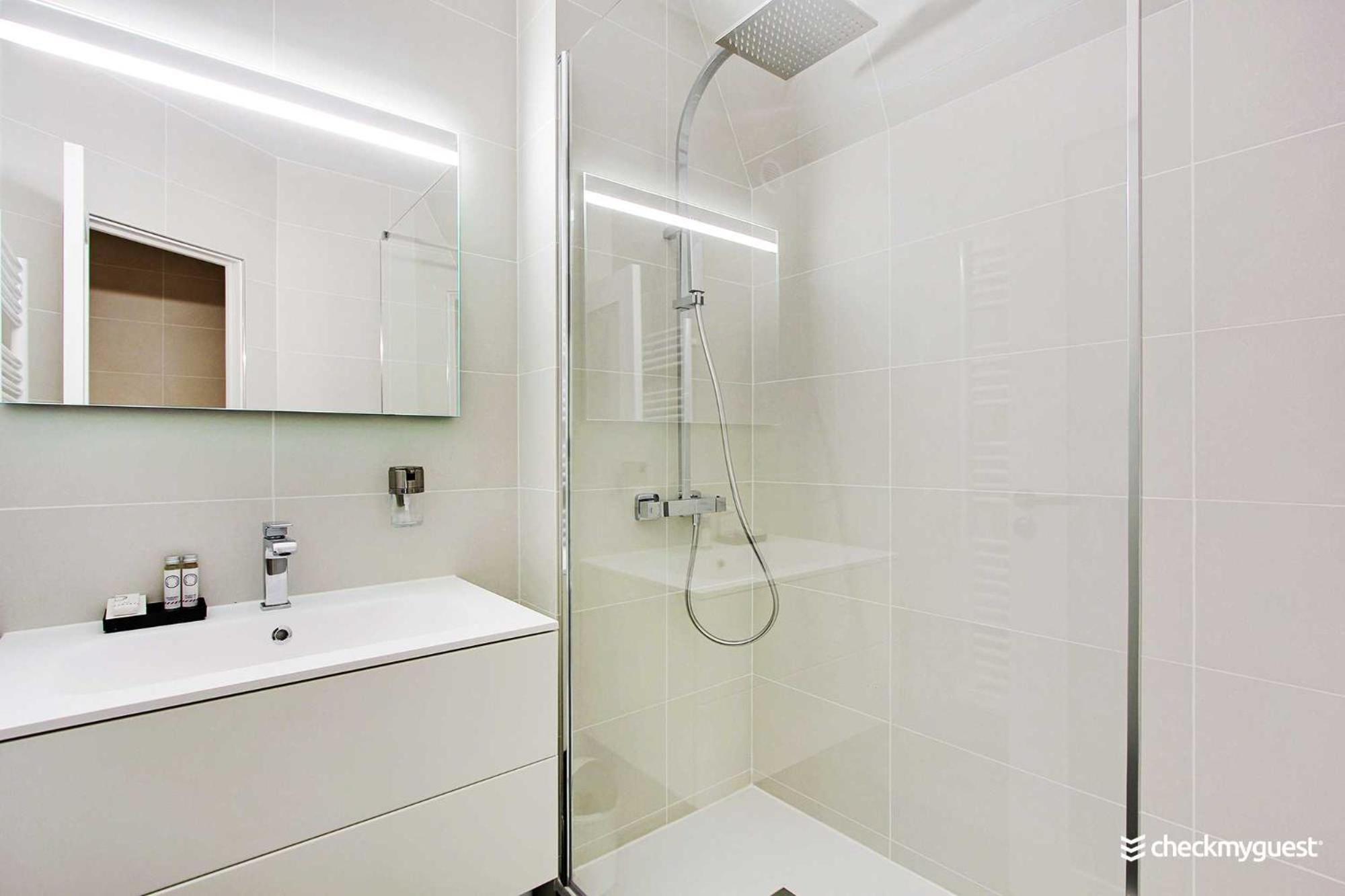 Authentic Apartment - 2Br-6P - Le Marais Paris Luaran gambar